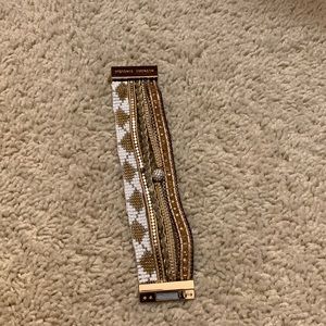 EUC Victoria Emerson magnetic cuff